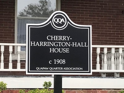 Pole mounted QQA historic marker sign